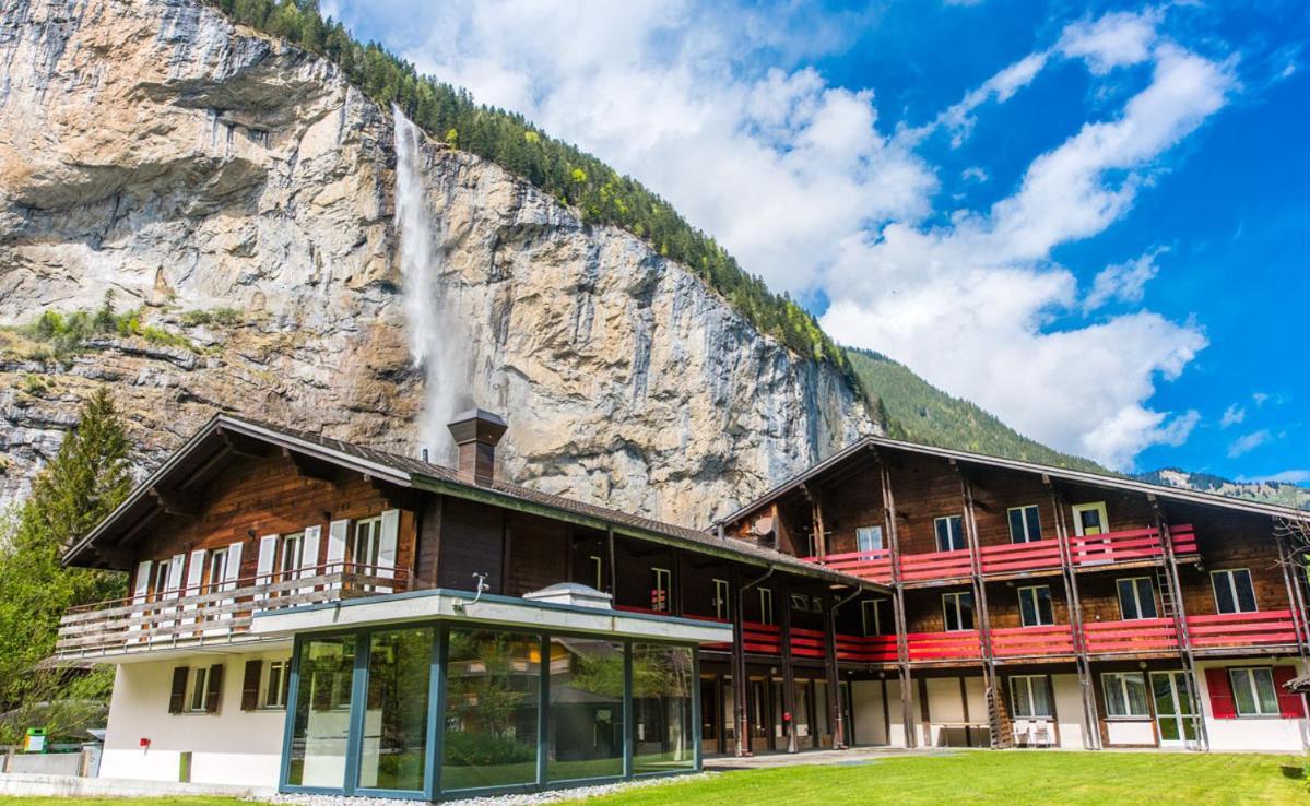 Alpine Base Hostel - Adults Only Lauterbrunnen Bagian luar foto