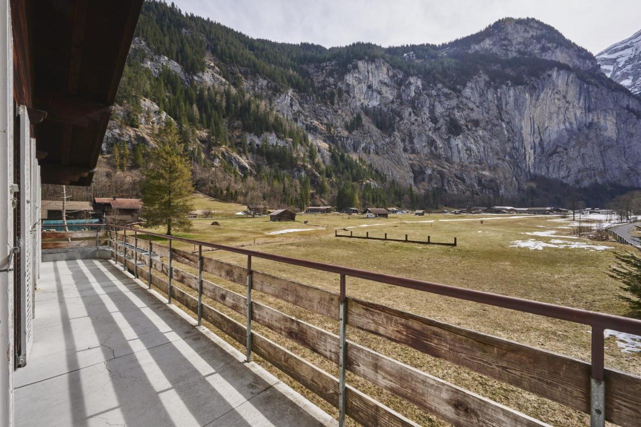 Alpine Base Hostel - Adults Only Lauterbrunnen Bagian luar foto