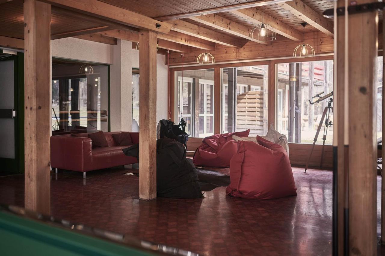Alpine Base Hostel - Adults Only Lauterbrunnen Bagian luar foto