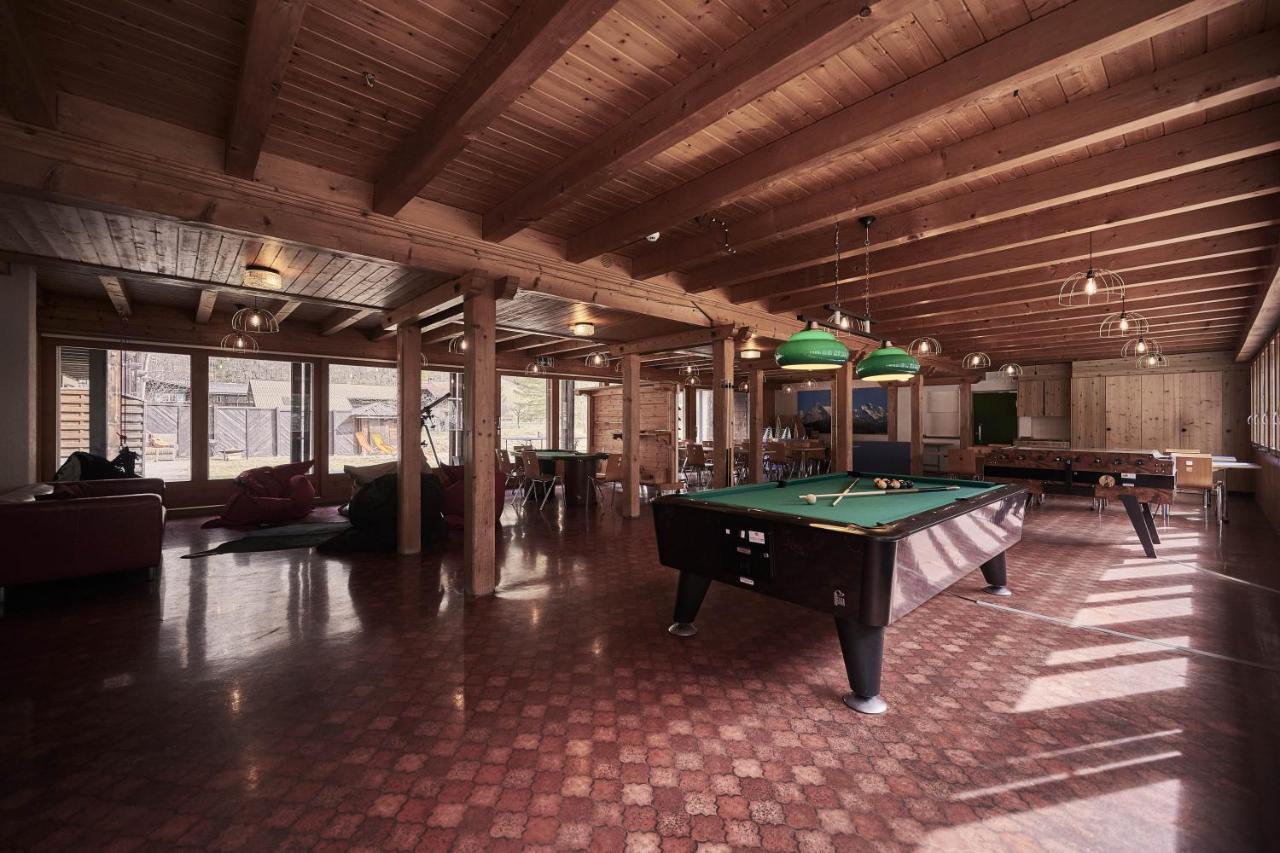 Alpine Base Hostel - Adults Only Lauterbrunnen Bagian luar foto