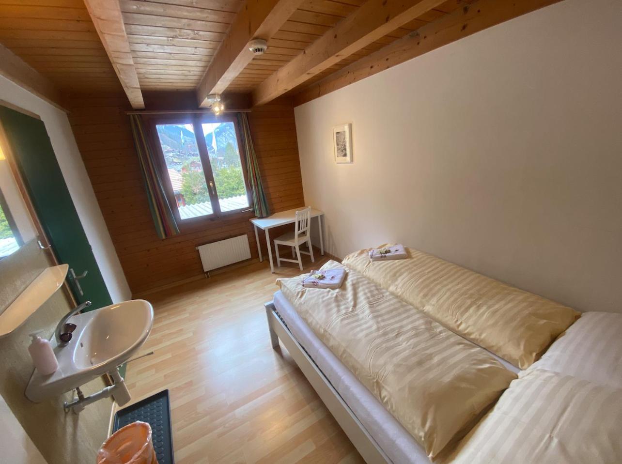 Alpine Base Hostel - Adults Only Lauterbrunnen Bagian luar foto
