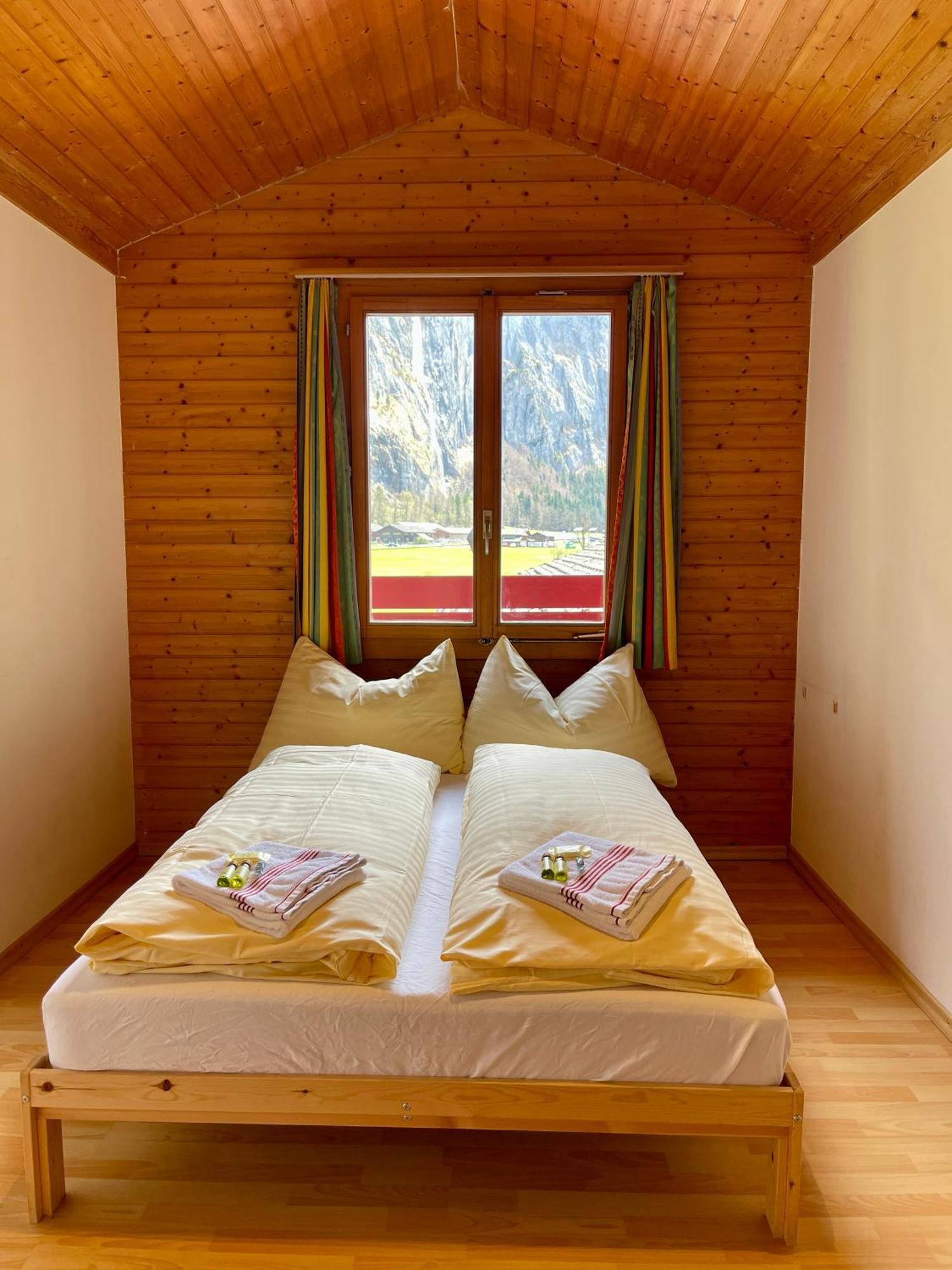 Alpine Base Hostel - Adults Only Lauterbrunnen Bagian luar foto