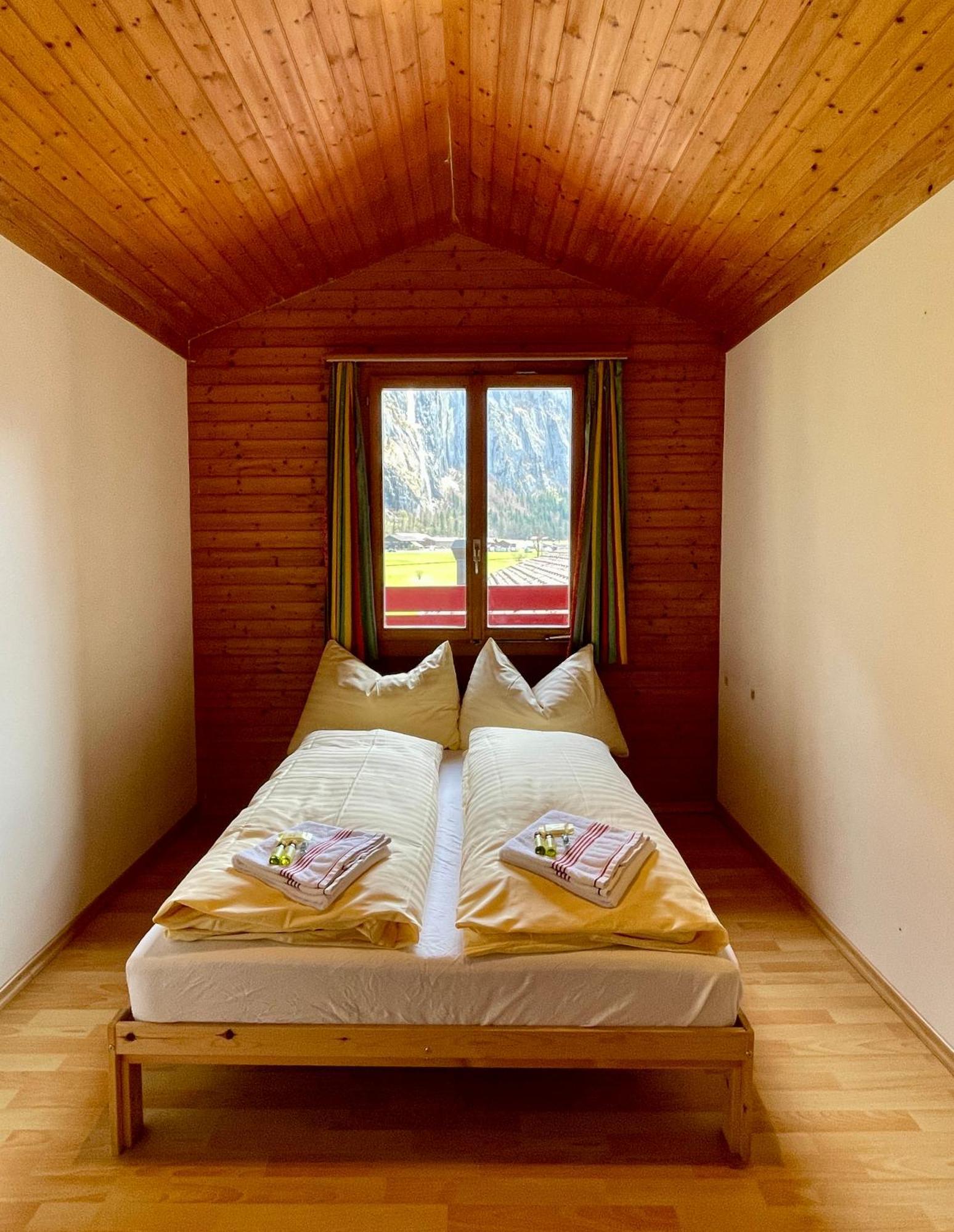 Alpine Base Hostel - Adults Only Lauterbrunnen Bagian luar foto