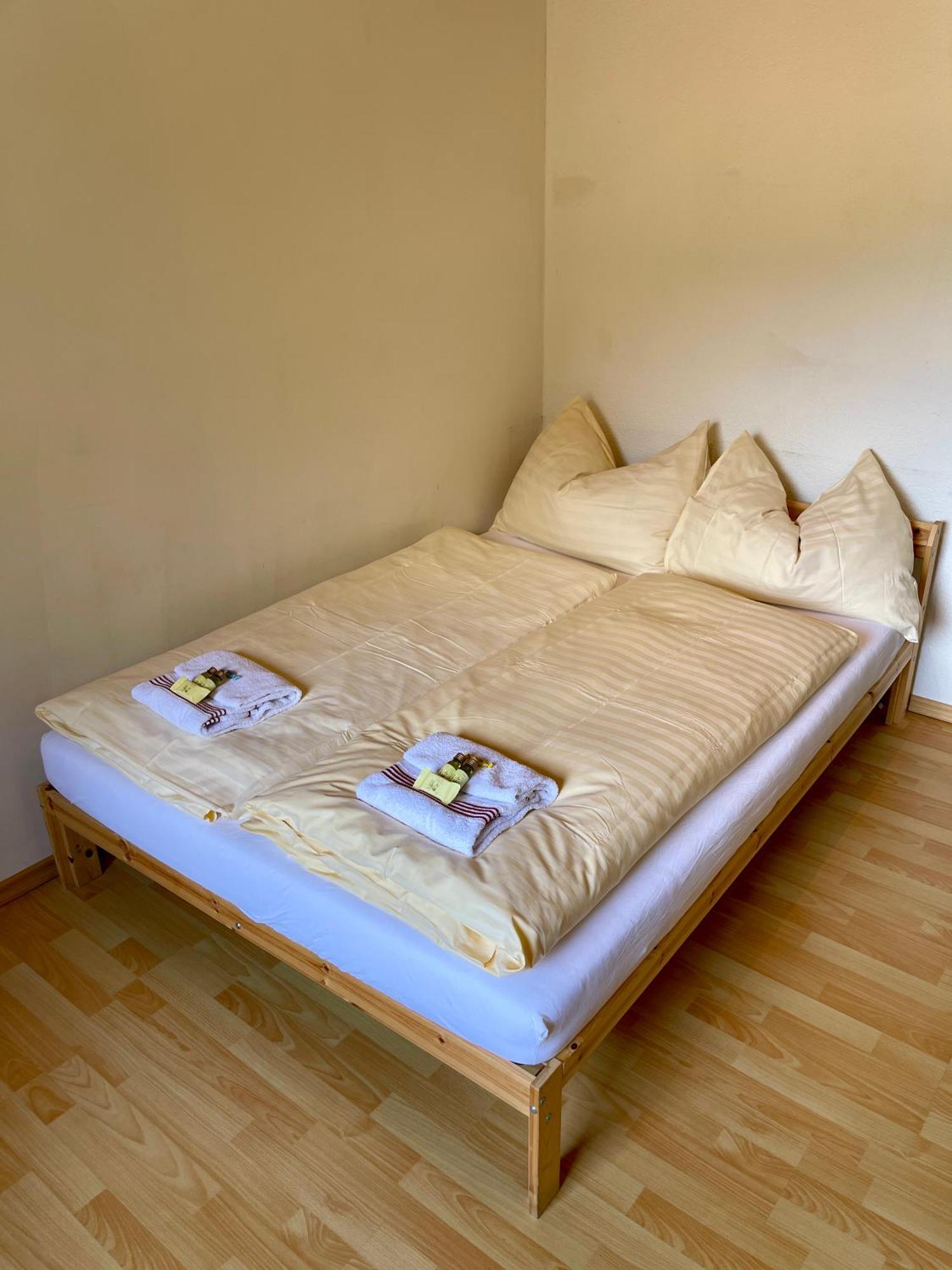 Alpine Base Hostel - Adults Only Lauterbrunnen Bagian luar foto