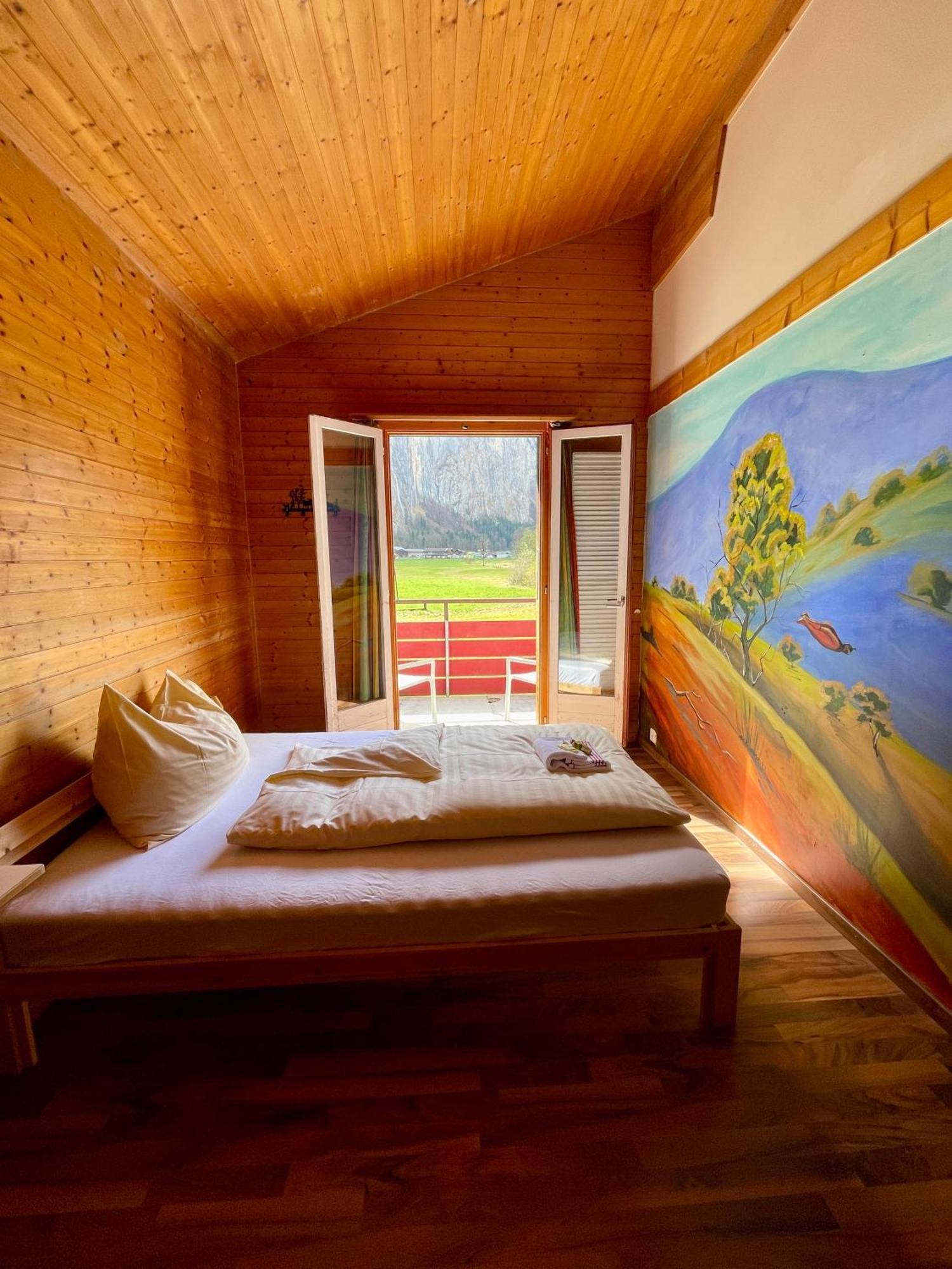 Alpine Base Hostel - Adults Only Lauterbrunnen Bagian luar foto