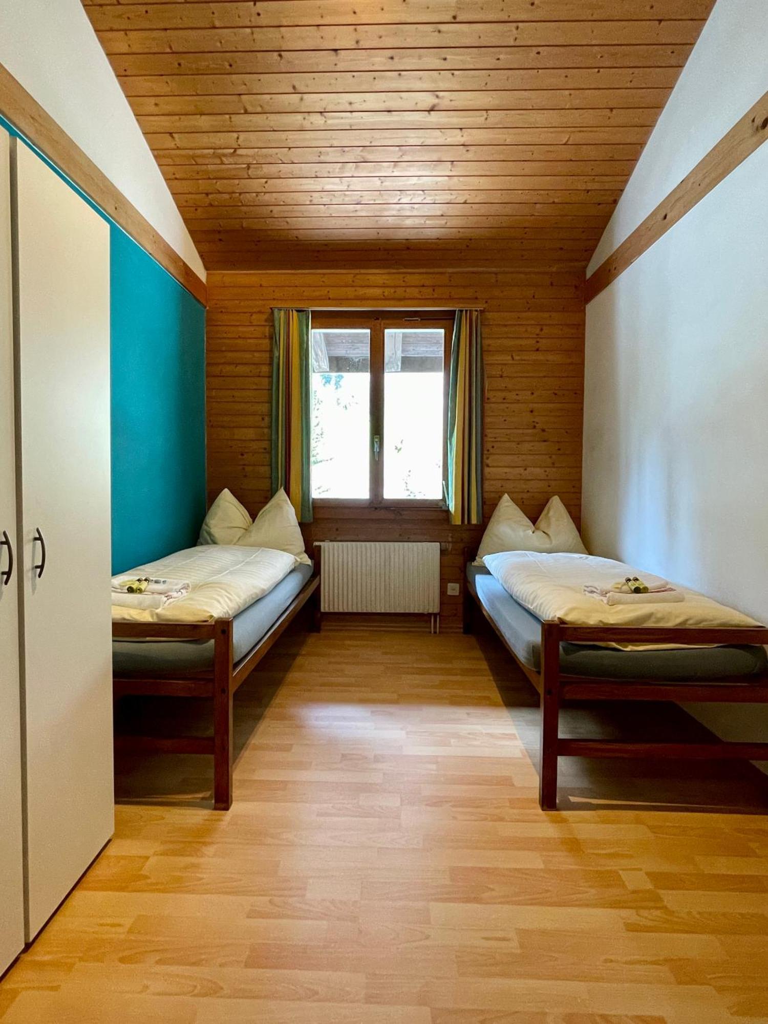 Alpine Base Hostel - Adults Only Lauterbrunnen Bagian luar foto