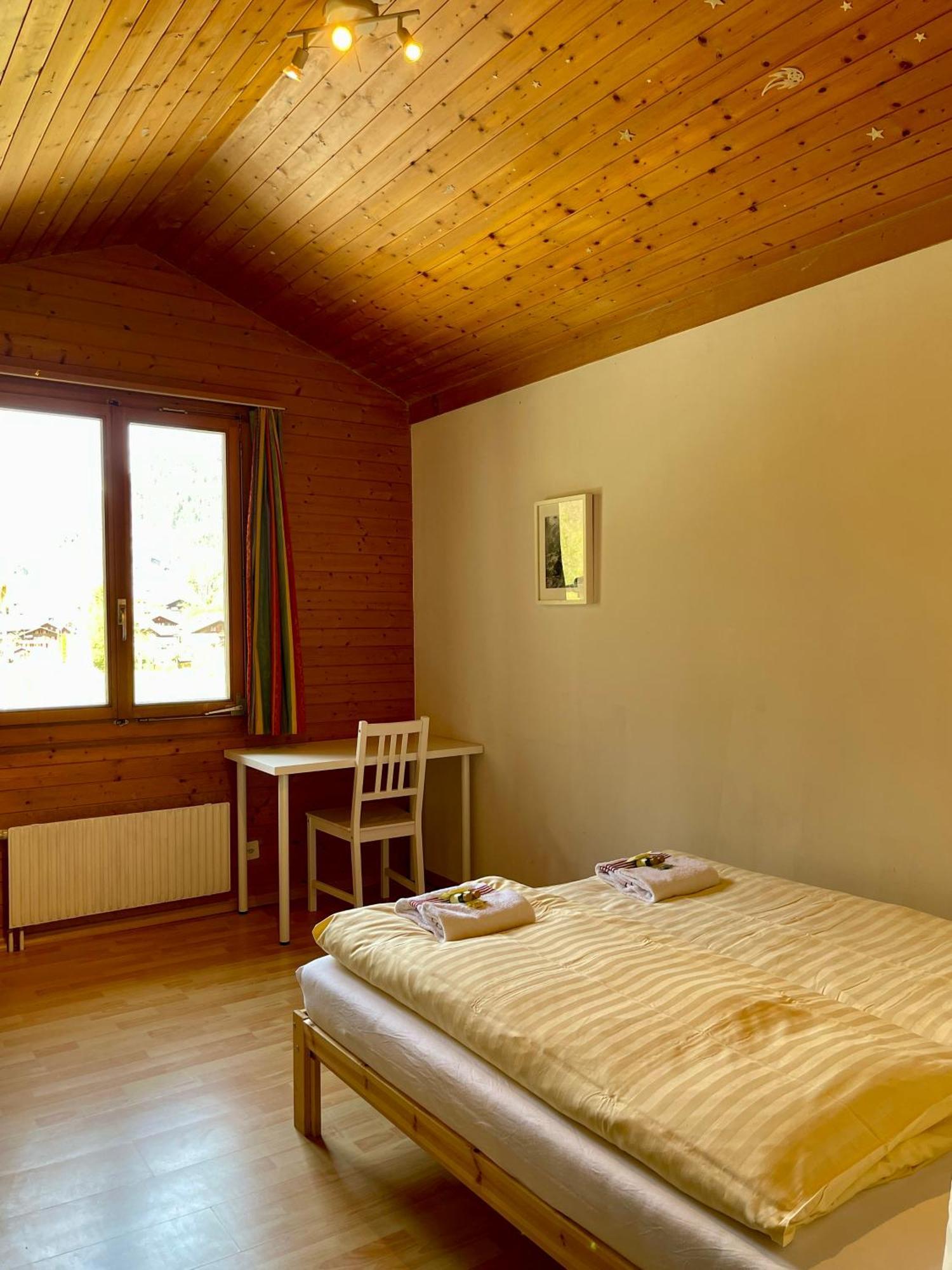 Alpine Base Hostel - Adults Only Lauterbrunnen Bagian luar foto