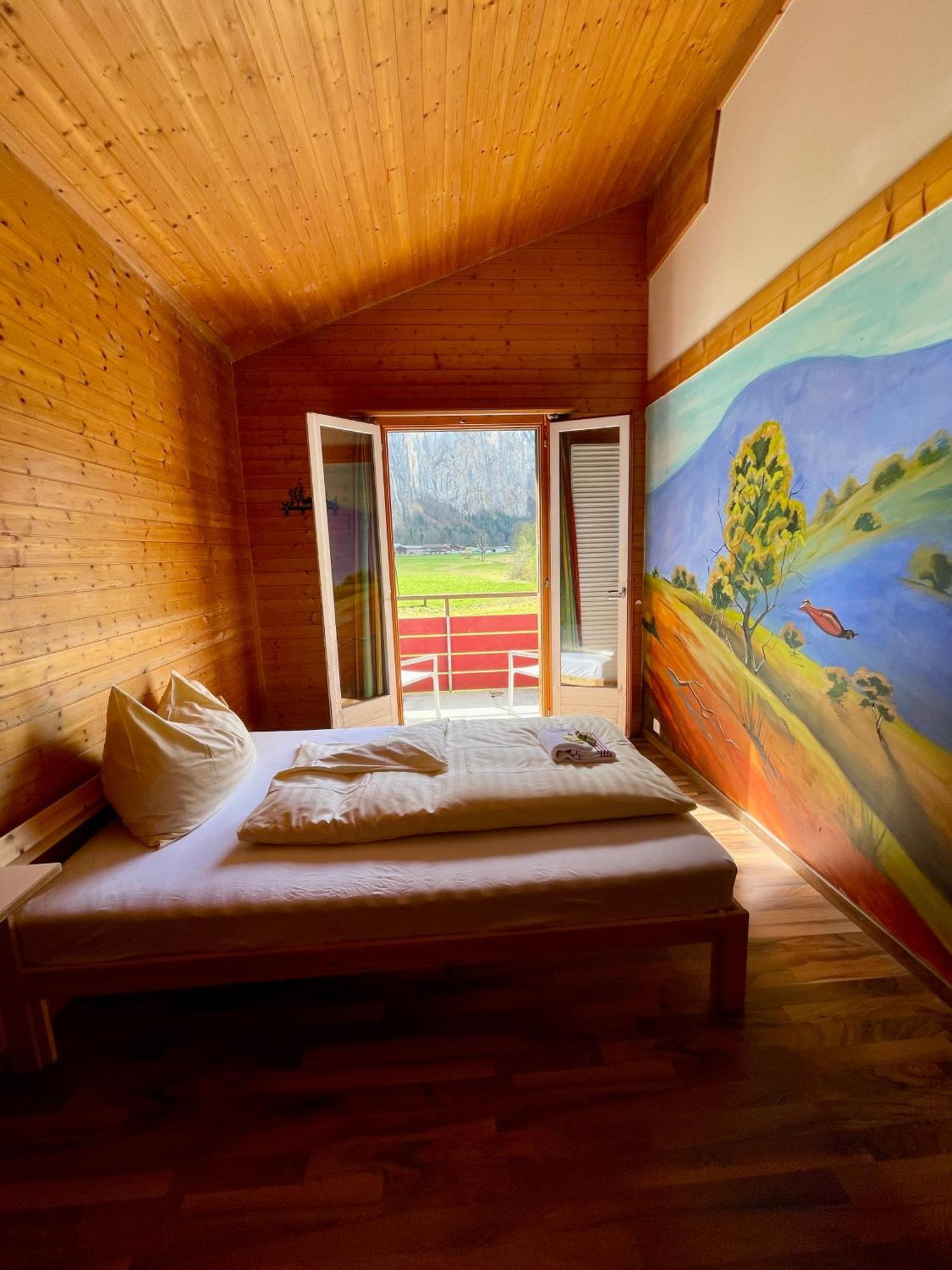 Alpine Base Hostel - Adults Only Lauterbrunnen Bagian luar foto