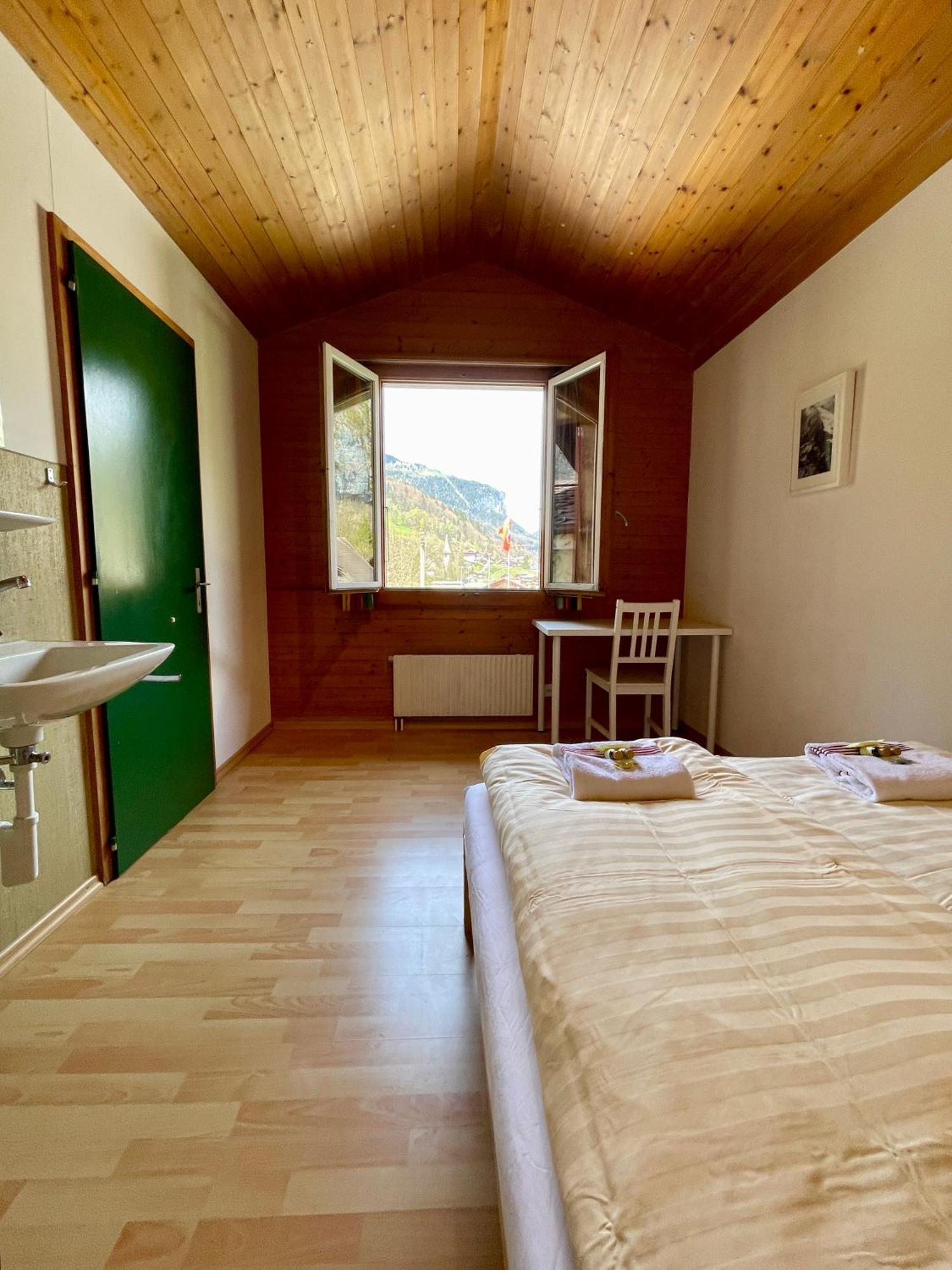 Alpine Base Hostel - Adults Only Lauterbrunnen Bagian luar foto
