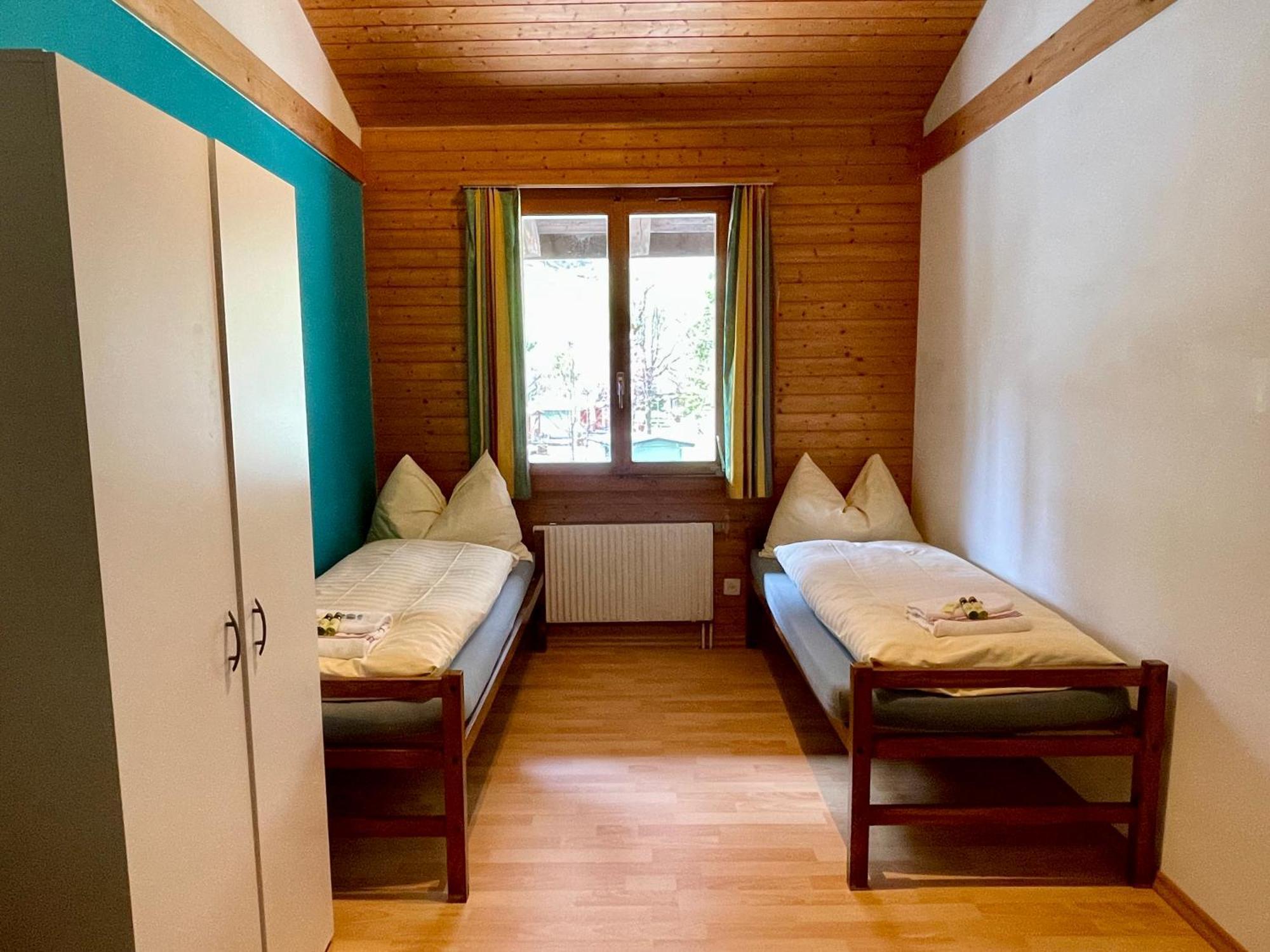 Alpine Base Hostel - Adults Only Lauterbrunnen Bagian luar foto