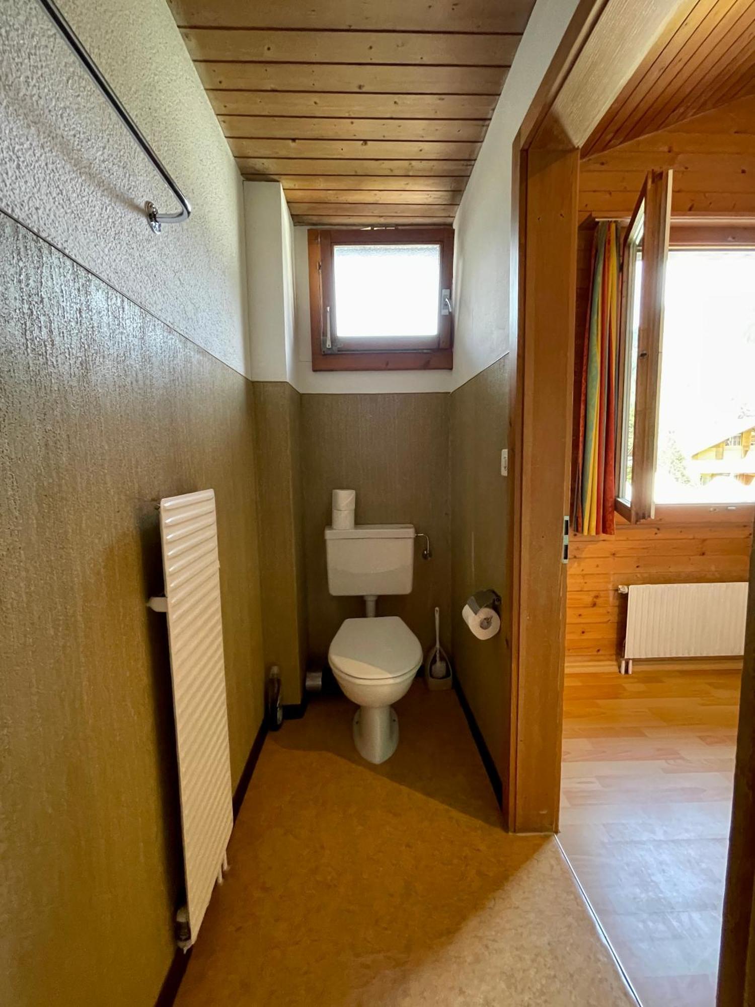 Alpine Base Hostel - Adults Only Lauterbrunnen Bagian luar foto